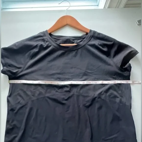 Lululemon Final Lap Short Sleeve UV Black Size 8 - Picture 2 of 3